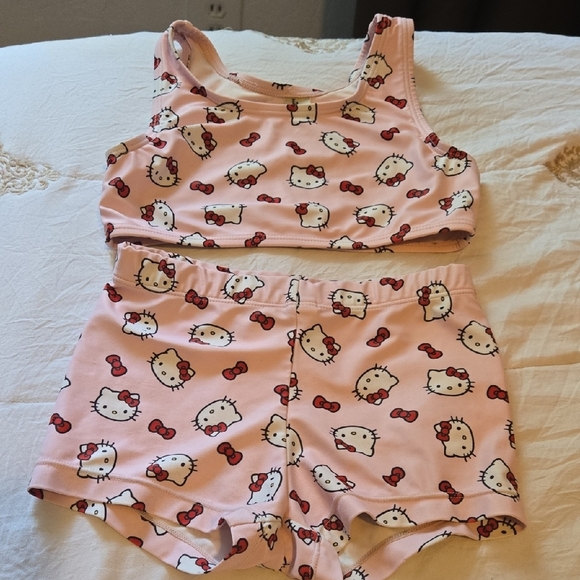 Hello Kitty Pink Pajama Set with Adorable Design B3 - Picture 1 of 3